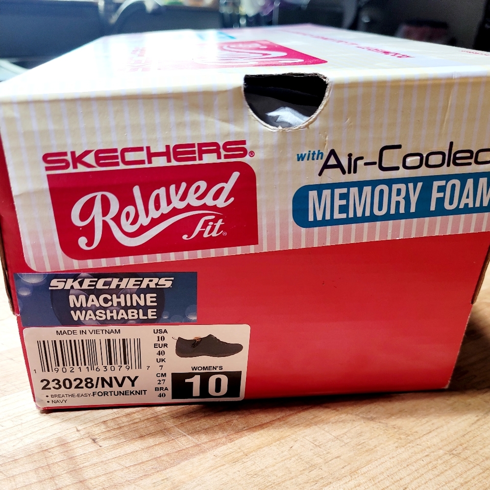 Skechers Relaxed Fit with Air Cooled Memory Foam